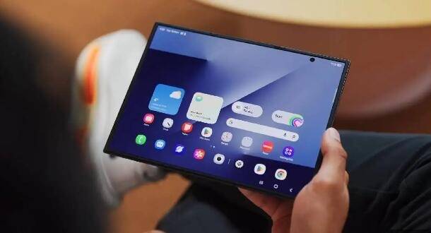 遙遙落后!三星首款三折疊屏手機發布,華為看后表示:就這?